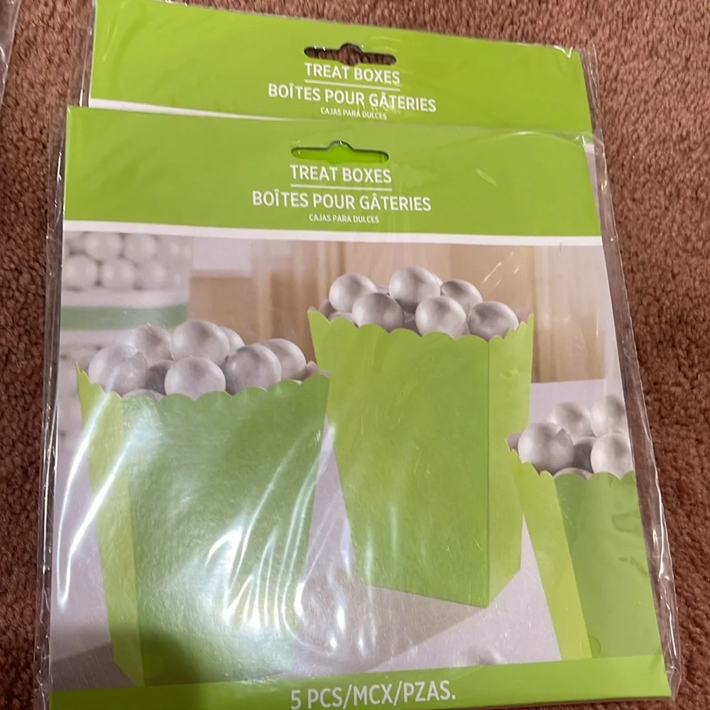 (4)Yellow /green Treat Boxes for Parties new(No offer please )